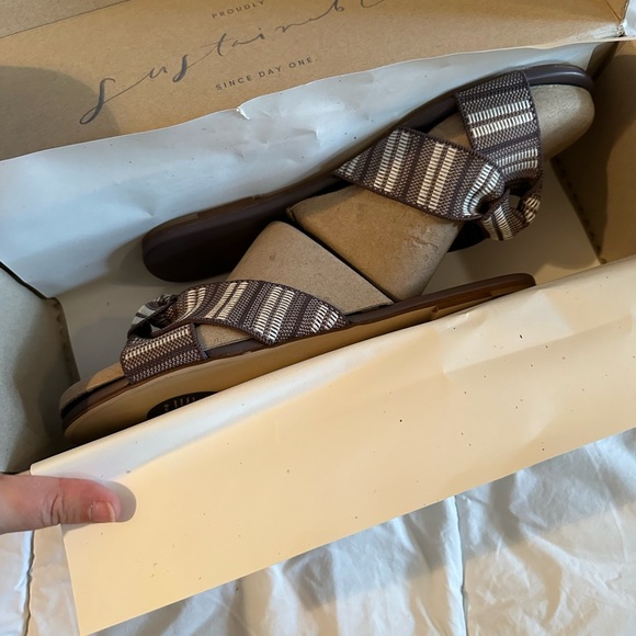 NWB Rothys Sandals - Picture 4 of 5